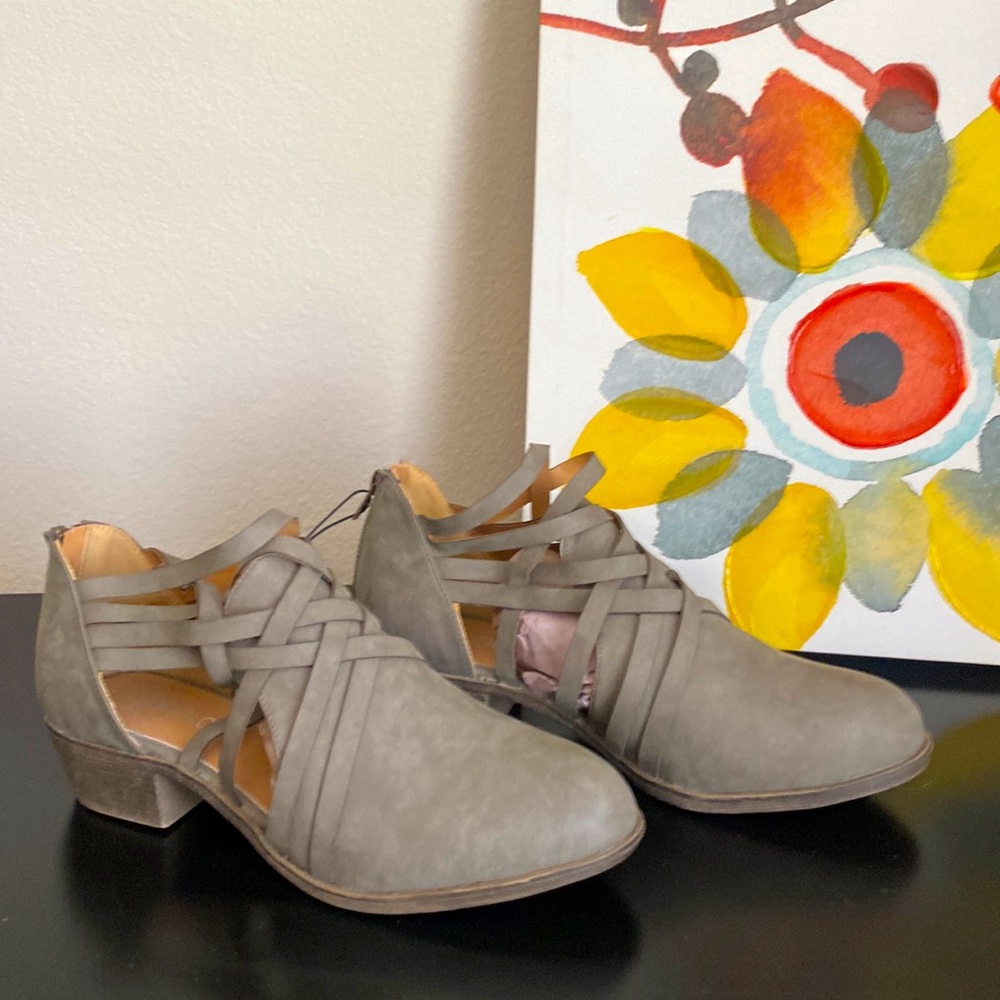 NEW - Sociology - Ankle Bootie (Size 10)